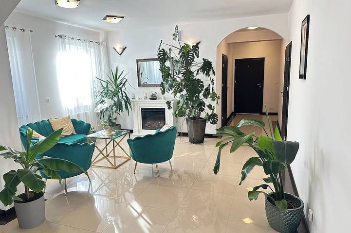 Ferienhaus für 33 Personen, mit Balkon und Garten - 1