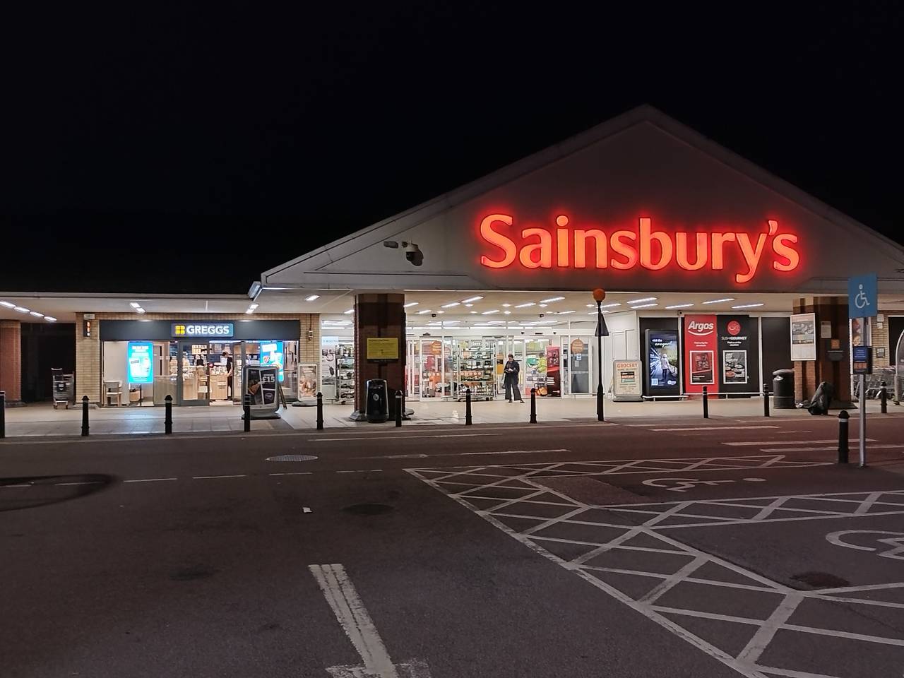 Entire apartment, Canalside Chic – Your London Escape Starts Here!  Wifi and Airport Transfers in Hertfordshire