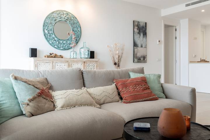 Entire apartment, Apartment 'Holiday Apartment Middle Views' with Sea View, Wi-Fi and Air Conditioning in Fuengirola, Costa del Sol