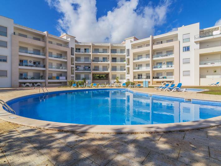 Holiday rental for 4 people, with balcony and garden as well as children pool in Albufeira