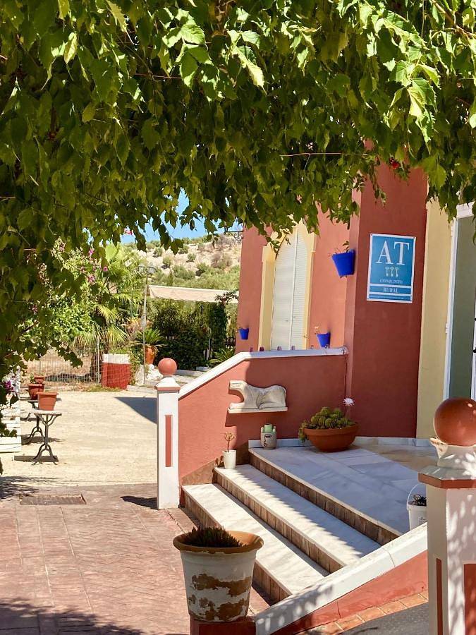 Gîte pour 3 personnes, avec piscine et jardin ainsi que vue et bassin pour enfant à Baena - 2