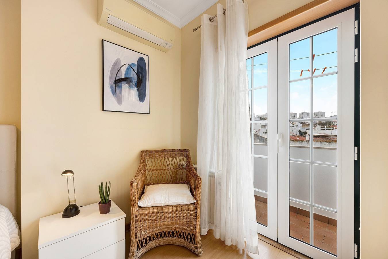 Entire apartment, Holiday Apartment "Tourismer Centro" in City Center with Shared Terrace & Wi-Fi in São Sebastião, Lagos