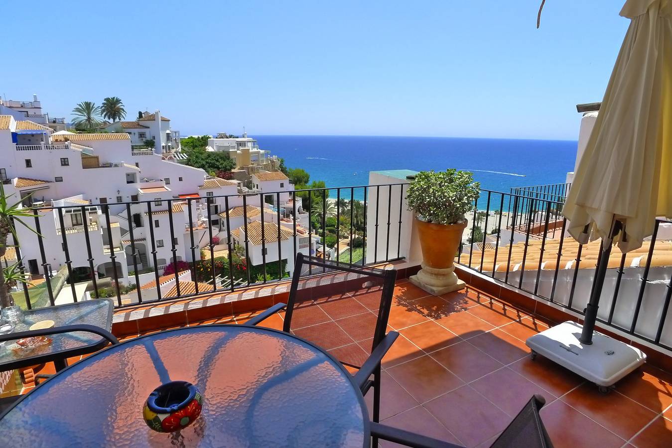 Entire apartment, Capistrano Playa Apt 610 in Playa de Burriana, Nerja