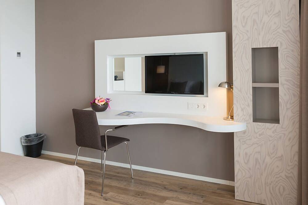 Tranquil Stay w/ Wellness Amenities & Scenic Views | Onsite Dining in Wageningen, Hoge Veluwe