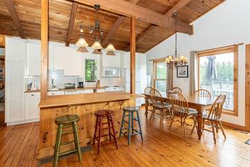 Cottage for 8 Guests in Gravenhurst, Muskoka, Picture 3