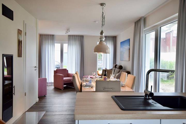 Ferienhaus mit Meerblick für 6 Personen, mit Ausblick und Balkon sowie Sauna in Schillig