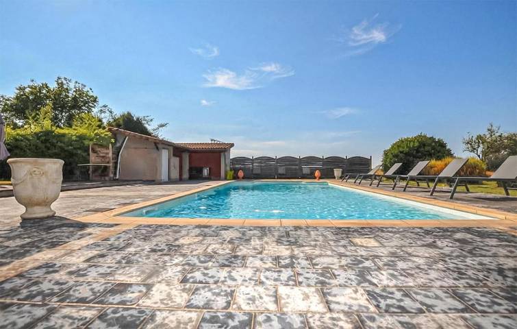 Location de vacances pour 15 personnes, avec Jardin et Piscine à Montaut (Ariège)