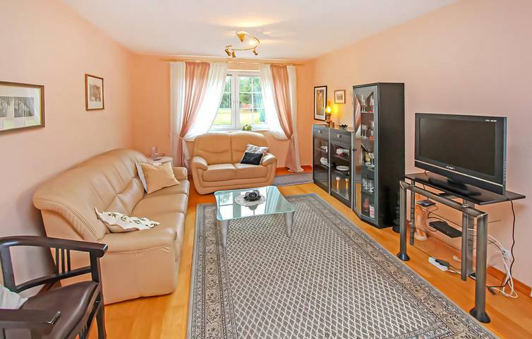 Ganze Ferienwohnung, Gemütliches Appartement 200m vom Stadtzentrum Strasen, Parkplatz, TV in Strasen, Wesenberg