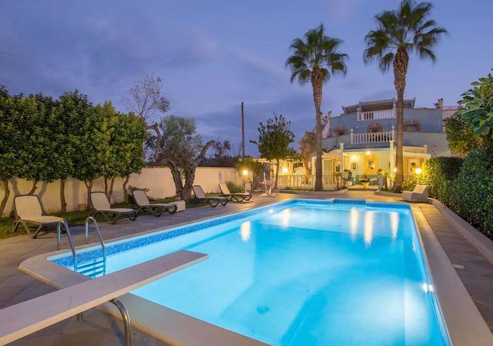 Villa für 2 Personen, mit Pool und Garten sowie Ausblick - 1