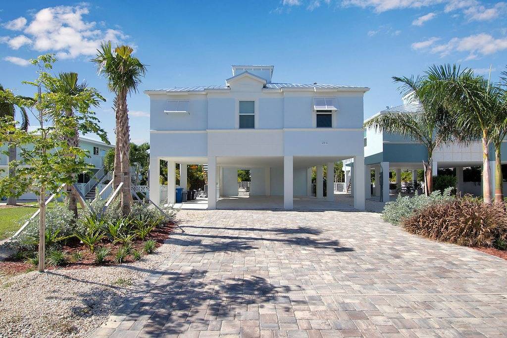 Beautiful 4 Bedroom/3 Bath Home w/Private Pool,40 ft. Dock near Sombrero Beach! in Sombrero Beach, Marathon