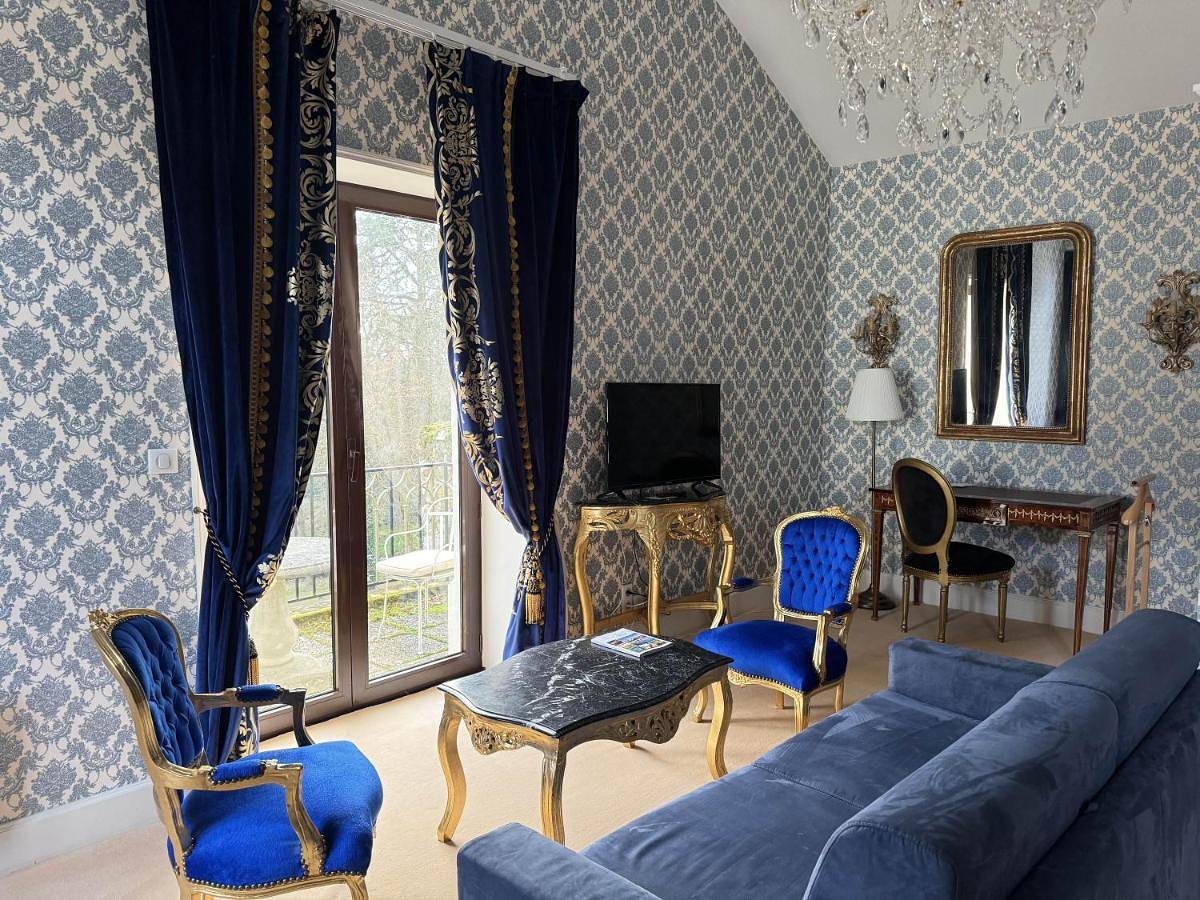 Chateau Le Prieuré Saumur - La Maison Younan in Chênehutte-Trèves-Cunault, Vallée de la Loire