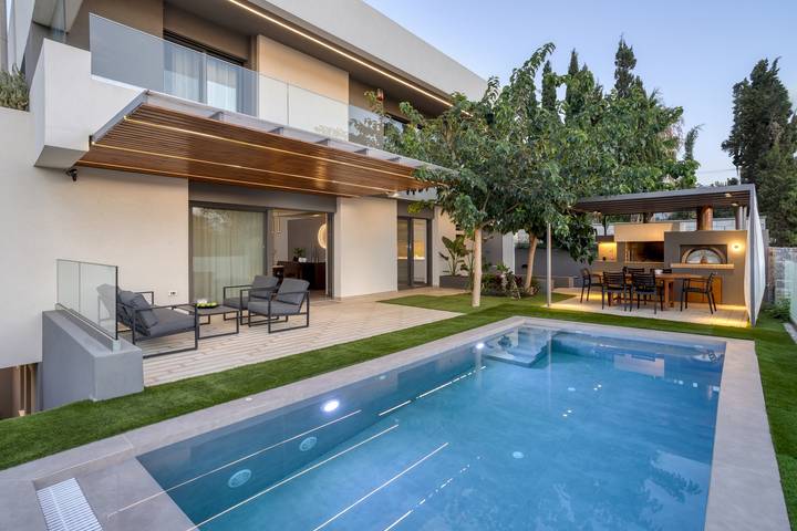 Villa for 9 people, with Balcony and Terrace as well as Garden and Pool in Heraklion