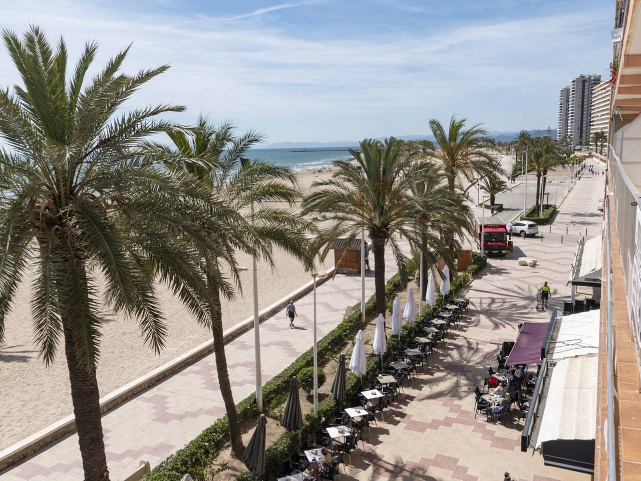 Apartamento entero, Apartamento en la playa con terraza y parking, ideal para 4 personas in Cullera, Costa de Valencia