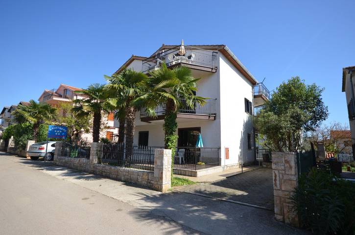 Ferienwohnung für 4 Personen, mit Balkon und Ausblick in Novigrad