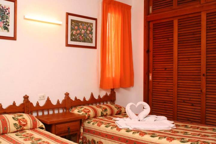 Gîte pour 6 personnes, avec jardin et piscine ainsi que bassin pour enfant et vue dans Portinatx - 2