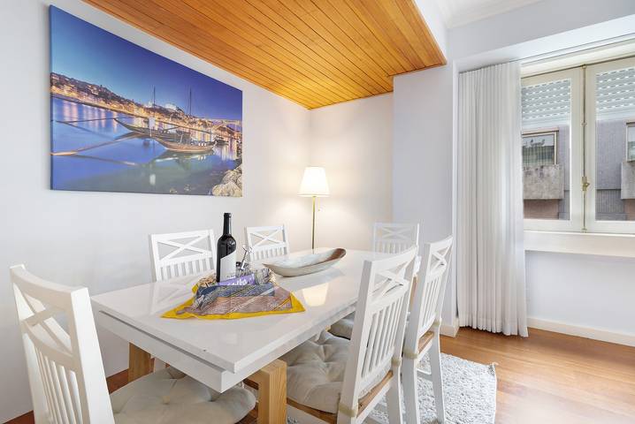 Apartamento inteiro, Apartamento 'Boutique Santa Catarina 1' com Varanda, Wi-Fi e Ar Condicionado in Santo Ildefonso, Porto