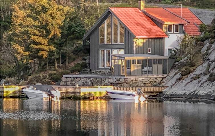 Ferienhaus für 6 Personen, mit Terrasse und Garten in Norwegen