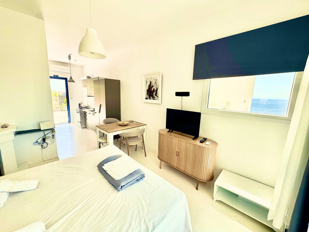 Ganze Wohnung, Ferienwohnung 'Lefkopetra' mit gemeinsamer Terrasse, Wi-Fi und Klimaanlage in Tínos