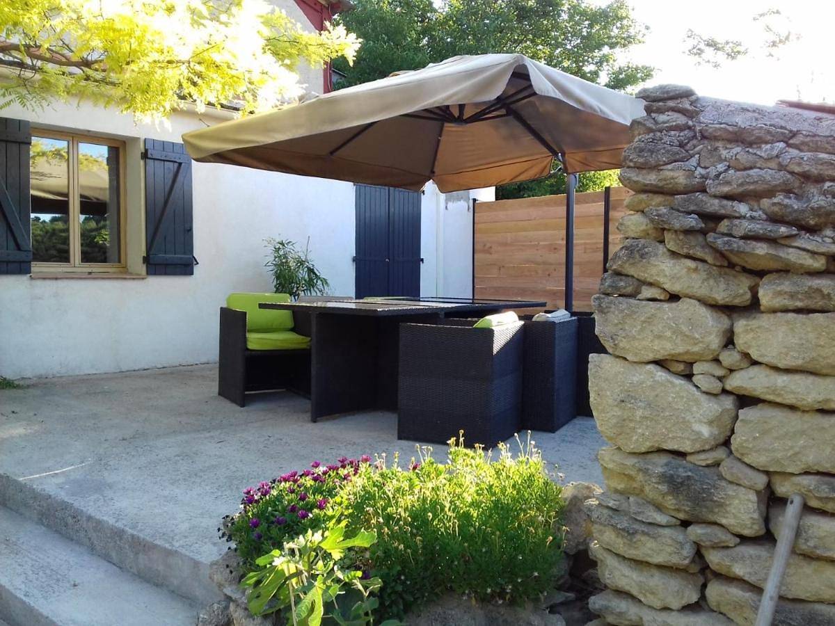 Two-Bedroom House in Saint-Chamas, Côte méditerranéenne (France)