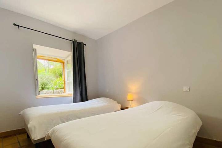 Location de vacances pour 4 personnes, avec piscine et jacuzzi à Rochessauve - 4