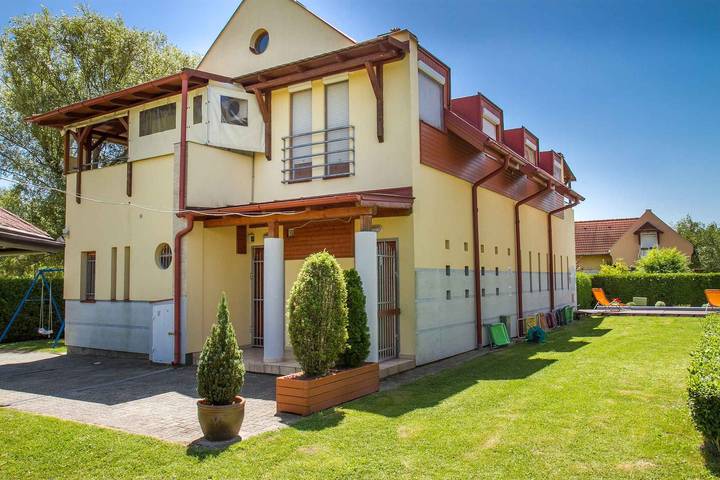 Ferienwohnung für 4 Personen, mit Balkon und Garten in Balatonmariafürdö - 2