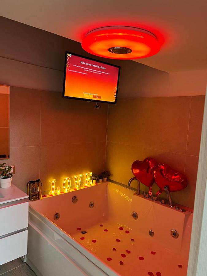 Appartamento per 4 persone, con idromassaggio e piscina nonché balcone in Posillipo