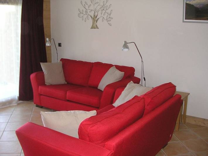 Apartamento entero, Apartamento para 6 con terraza, jardín, piscina y vistas al bosque in Cohennoz, Albertville region