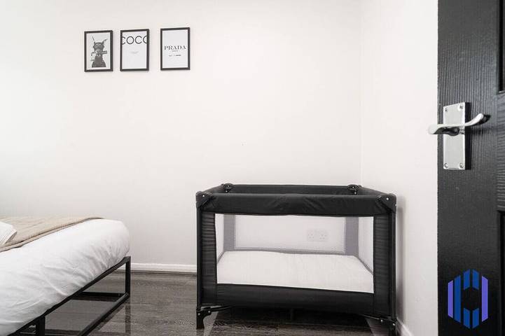 Haven Noir by Cefas - Pool Table - City & Man Utd in Manchester, Greater Manchester