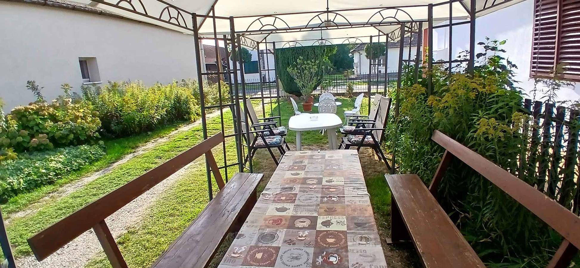 Ferienhaus mit Terassen und Klimaanlagen in Balatonbereny, Plattensee Südufer