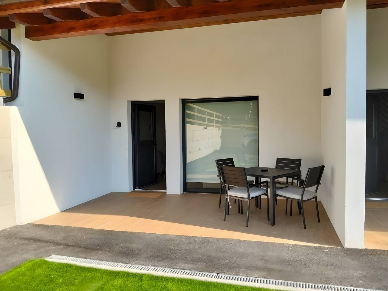 Modernes Apartment mit Bergblick, privater Terrasse und Wlan in Parres, Provincia de Asturias