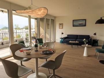 Ferienwohnung für 2 Personen, mit Balkon und Seeblick sowie Ausblick und Garten am Genfer See