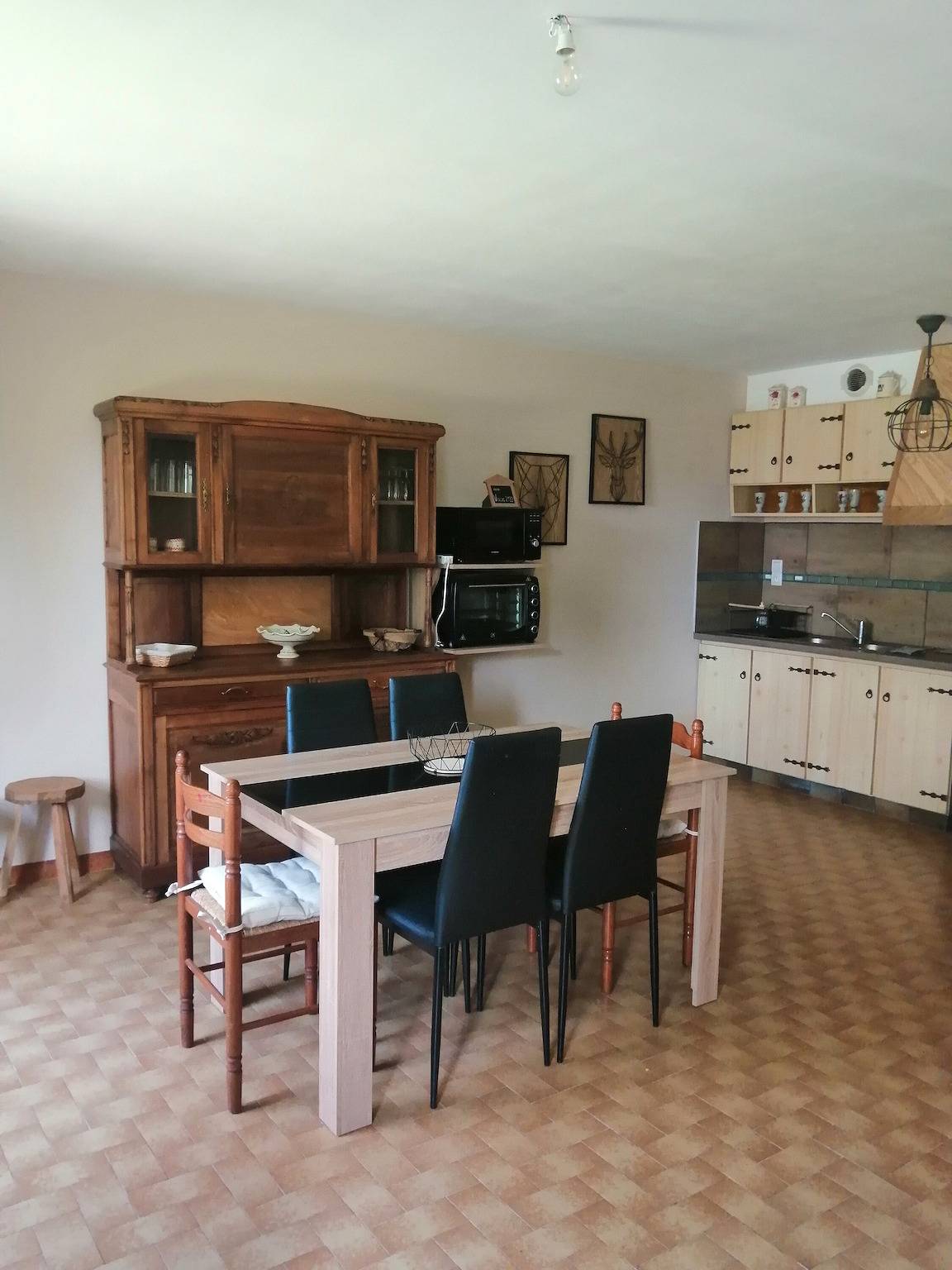Gîte in Foraine Barn – Stream with Mountain View, Private Terrace and Wi-Fi in Artalens-Souin, Pyrenees National Park