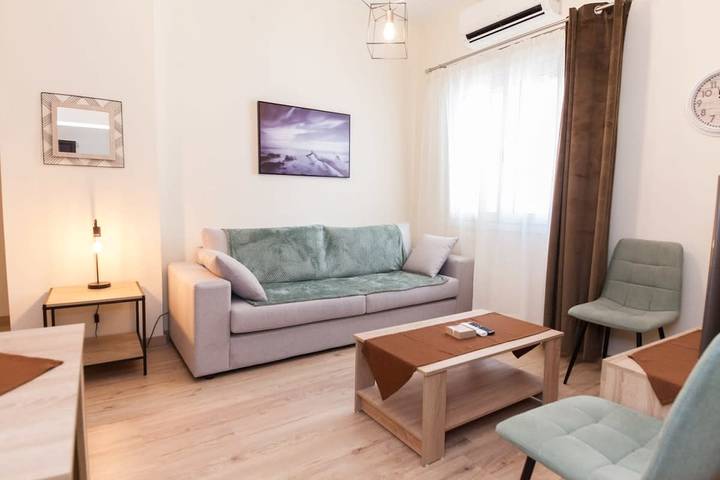 Appartement entier, Appartement de vacances pour 5 personnes avec jardin in Section centrale d'Athènes, Athènes