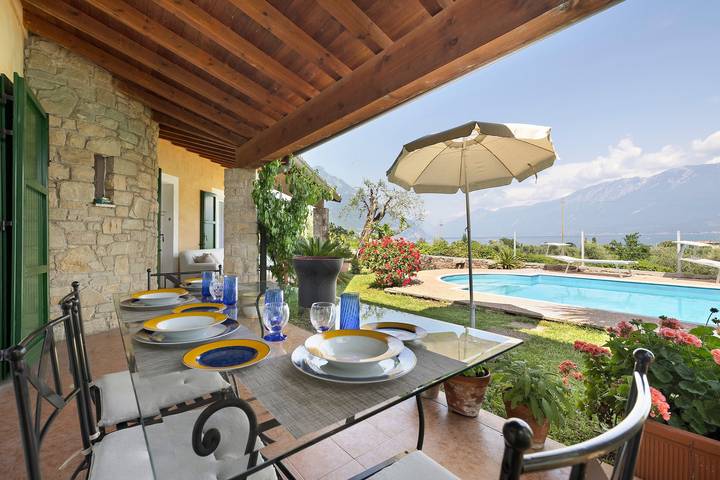 Villa für 5 Personen, mit Balkon und Garten sowie Seeblick am Gardasee