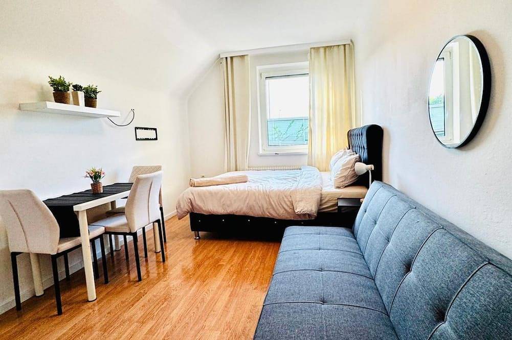Spacious Room in Garden Villa – Walk to the Danube in Floridsdorf, Wien
