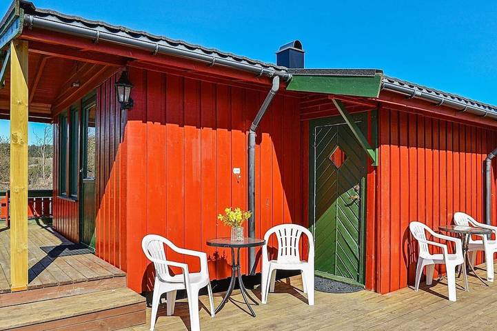 Ferienhaus für 4 Personen, mit Garten in Lyngdal