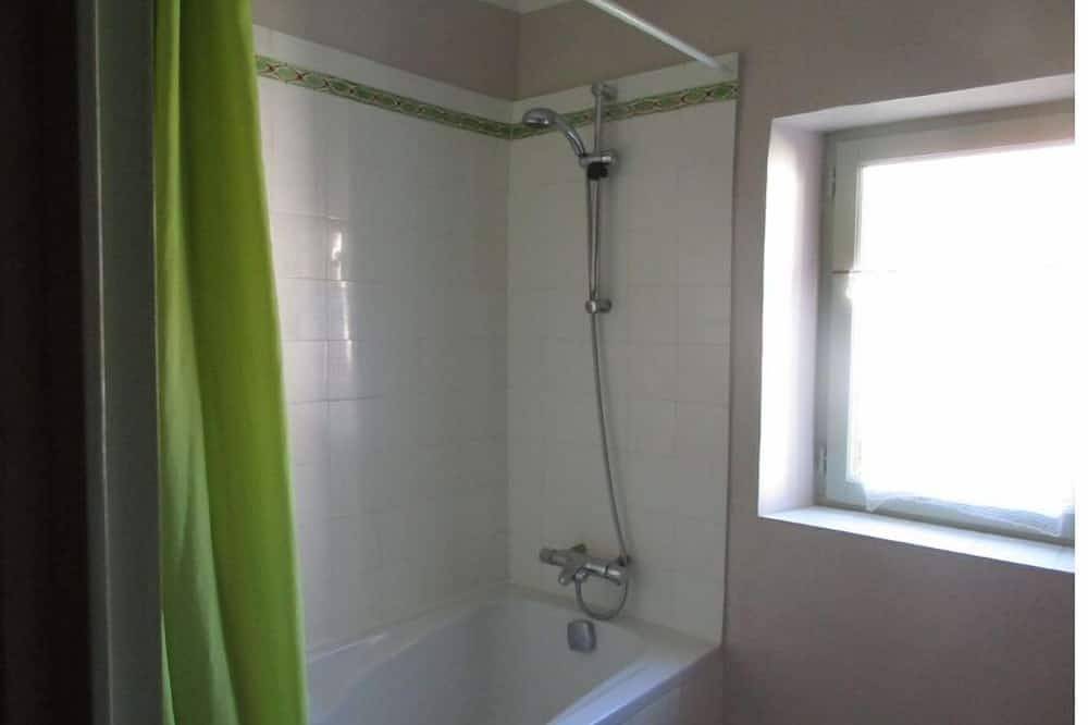 Charmante Maison de Village Proche de Bédoin, au Pied du Mont Ventoux in Crillon-le-Brave, Parque natural regional del Mont Ventoux