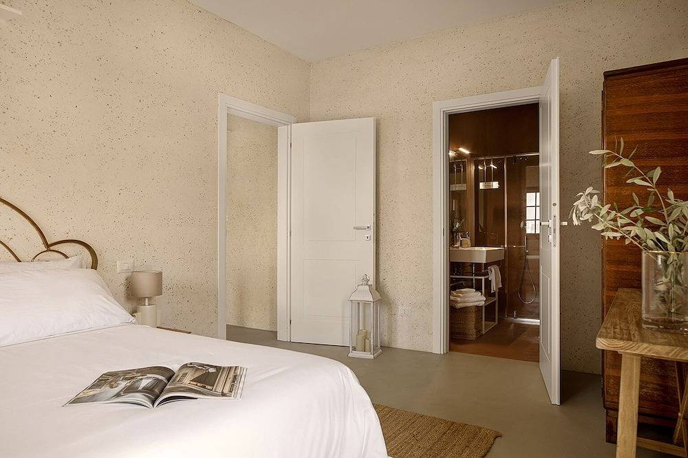 Villa with swimming pool, surrounded by countryside, only 800m from the beach in Montalto di Castro, Viterbo Provinz