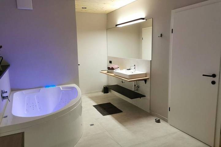 Chalet für 9 Personen, mit Garten und Whirlpool sowie Balkon in Bad Hofgastein - 4