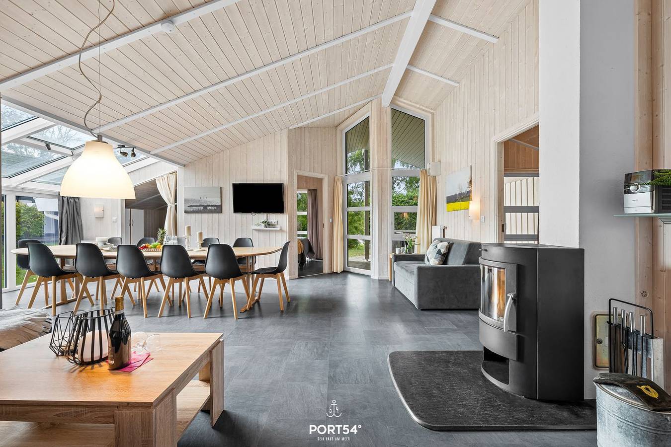 Hellig Hus am Strand - Whirlwanne, finn. Sauna, 2 Duschen, Kaminofen, Terrasse in Schönhagen, Brodersby