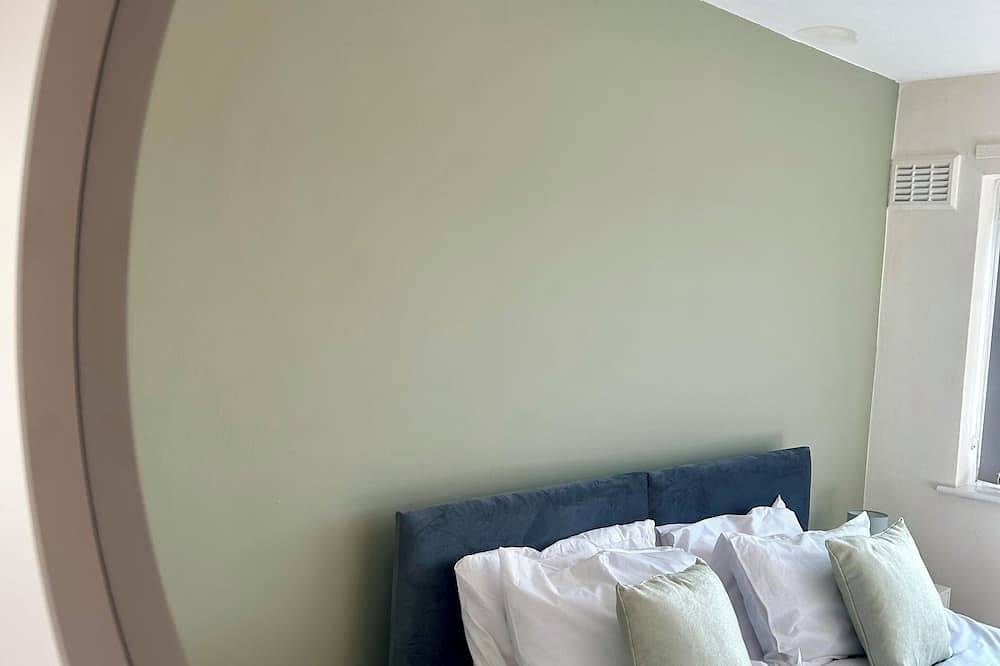 The Olive House, 4 Bedrooms, Sleeps 8, Contractors Welcome in Middlesbrough, North East England