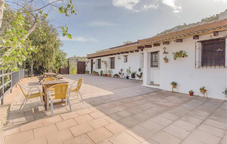 Ferienhaus für 20 Personen, mit Terrasse und Garten in Sayalonga
