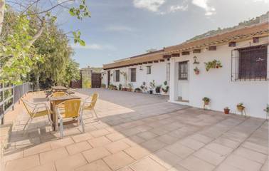 Ferienhaus für 28 Personen, mit Garten und Terrasse in Sayalonga