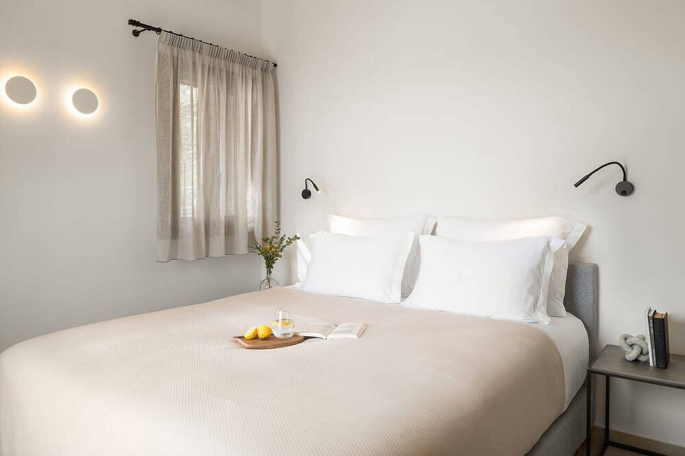 Villa Thermaia, Divine Sea Views, Private Infinity Pools, Furnished Terrace,. in Sifnos