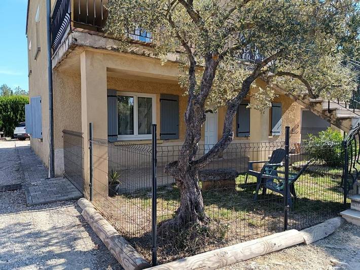 Appartement de vacances pour 6 personnes, avec jardin et piscine, animaux acceptés