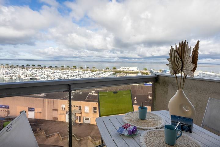 Location de vacances pour 6 personnes, avec Balcon ainsi que Piscine et Vue dans L'Aiguillon (Arcachon)