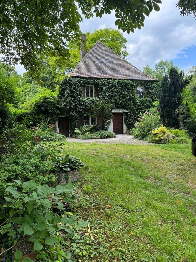 Villa für 14 Personen, mit Balkon und Terrasse sowie Garten und Ausblick