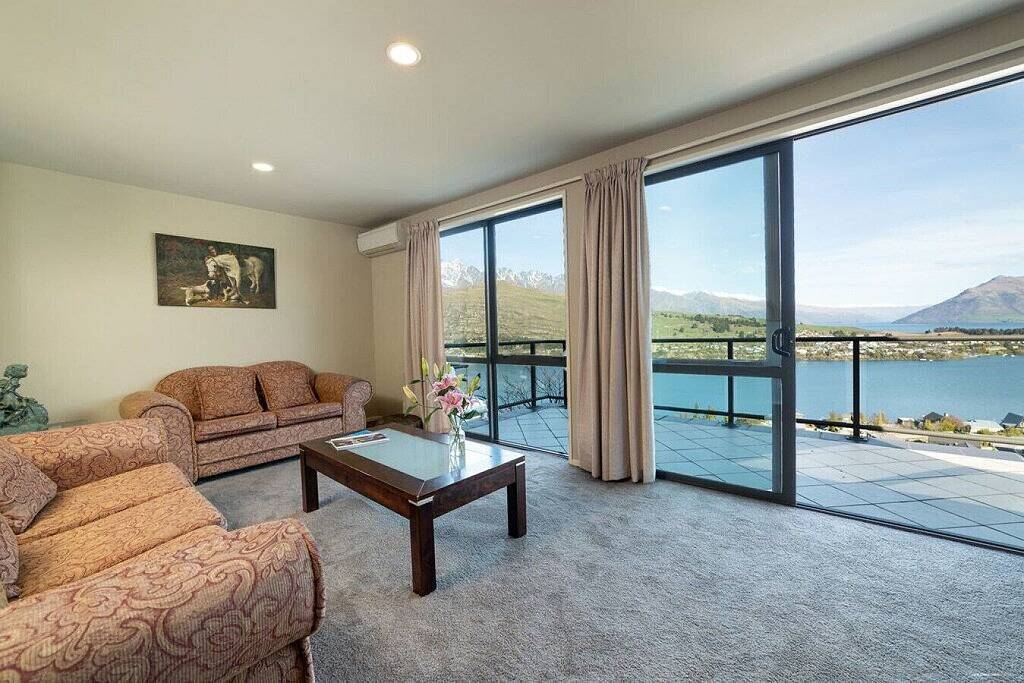 Goldleaf Hill - Fabulous Views mit Spa Pool in Queenstown, Otago