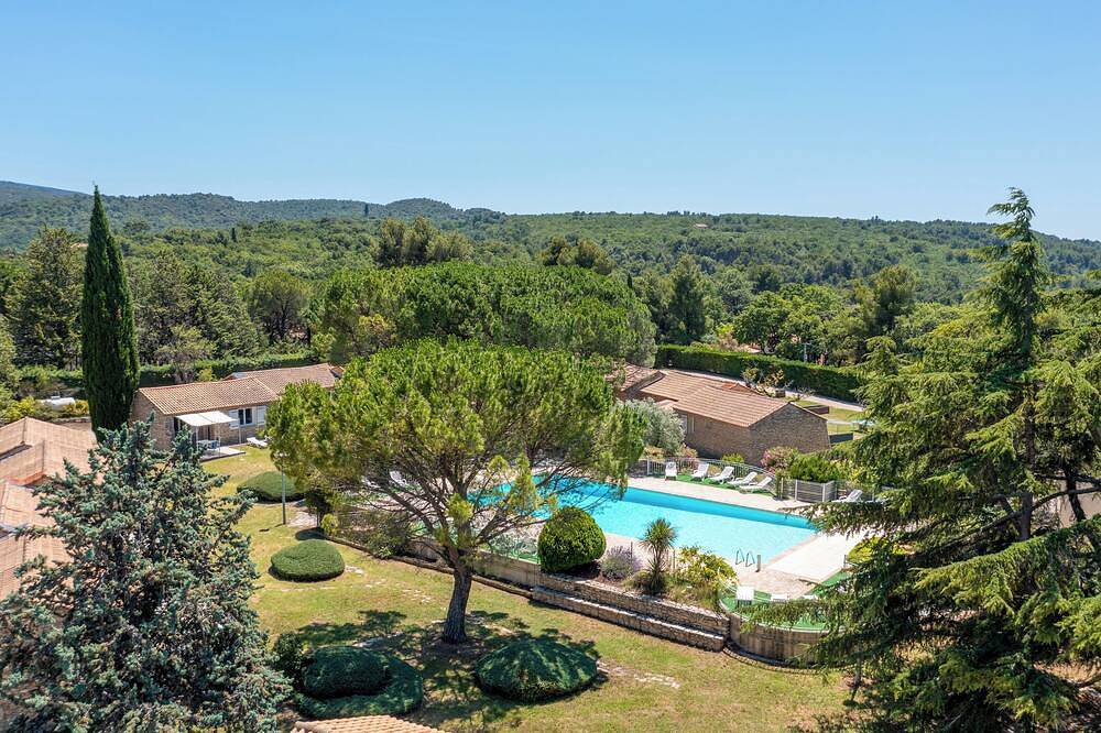 Ganze Wohnung, Charming T3 Bastidon in residence in La Roque-sur-Pernes, Vaucluse