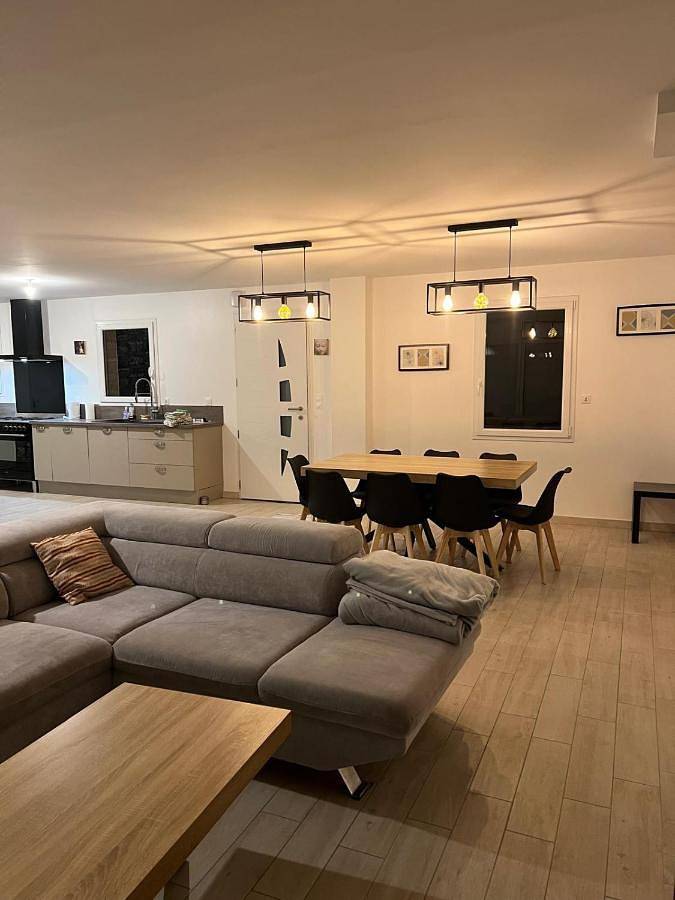 Location de vacances pour 8 personnes, avec jardin dans Sottevast